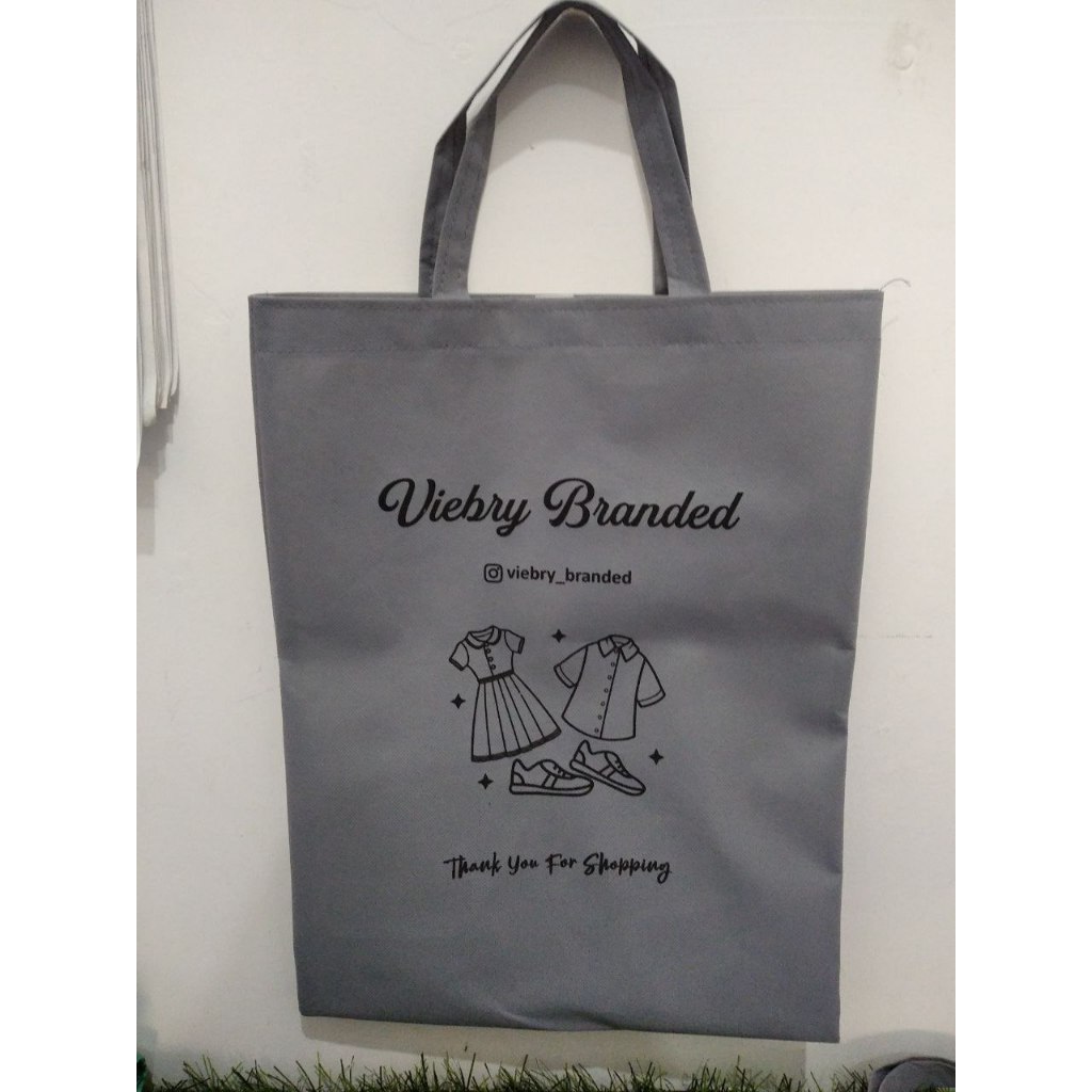 

Tas Shopping Spundbond Sablon /1 Sisi/ uk. 30x40/ Tas Ulang Tahun/ Tas Tasyakuran/Tas Kirim Doa