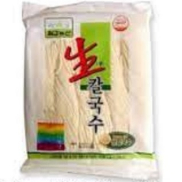 

CHILKAB Saeng Kalguksu 1 Kg Korean Chopped Noodle-Mie Basah Korea