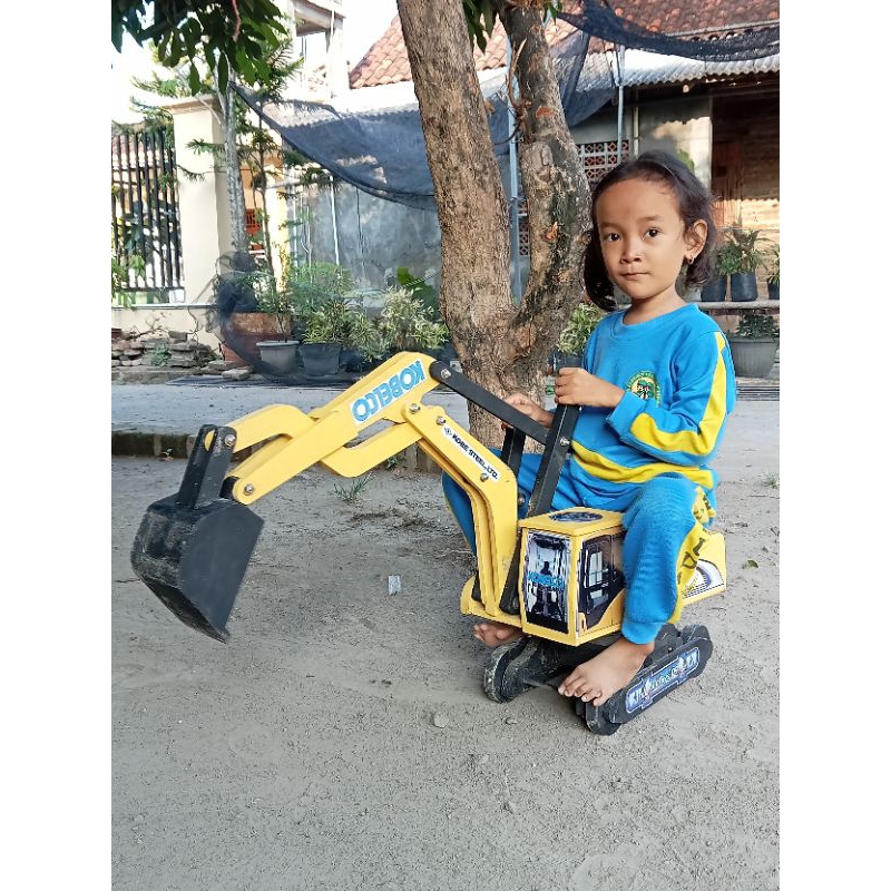 miniatur mainan anak excavator jumbo/ bego/keruk dari kayu bisa dinaikin (mainan pasar malem)