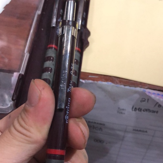 

KF7 Pensil mekanik rotring 35 atau 5 tritech bazic ukuran 7 plus isi 2 batang