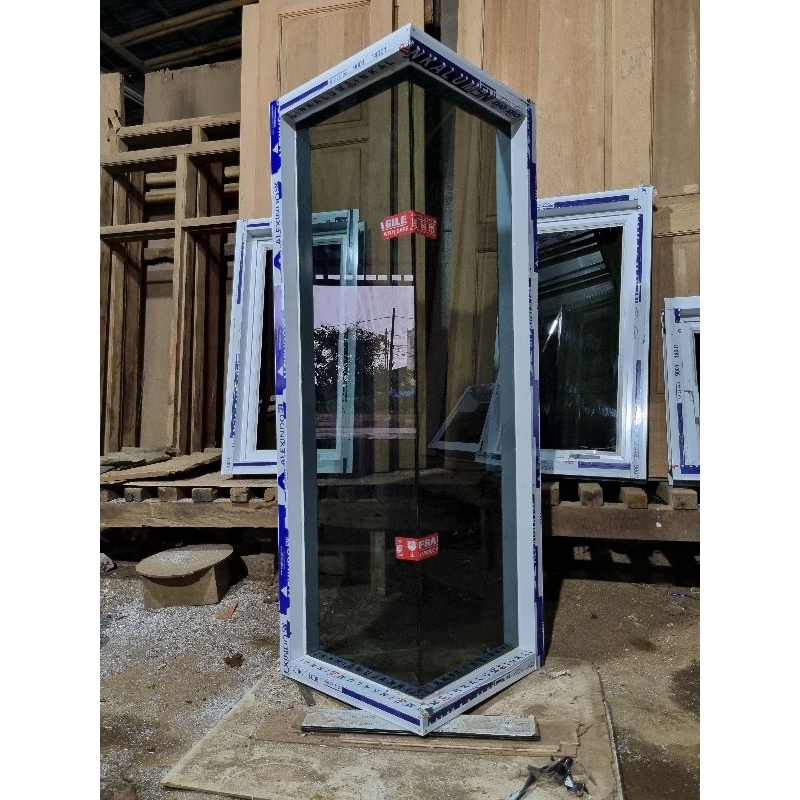 jendela kaca sudut Alumunium minimalis