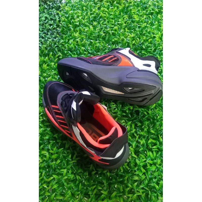 Sepatu Runing ADIDAS OZWORLD OZMORP 1000% original