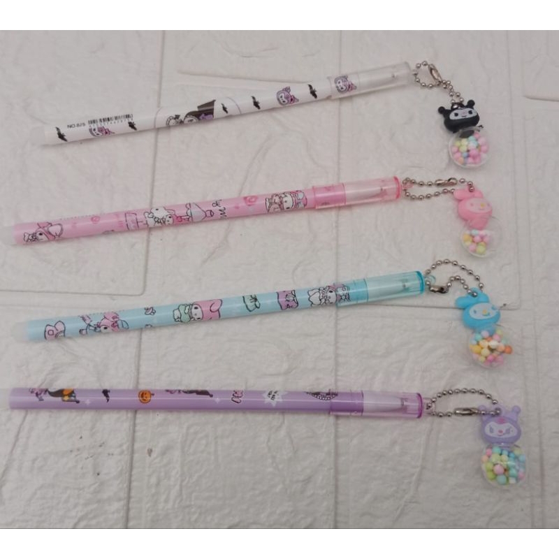 

1 PCS Bolpen Gel Gantung Kuromi Bulat / Pulpen Jell Kuromi Bulat / Bolpen Bisa Dihapus
