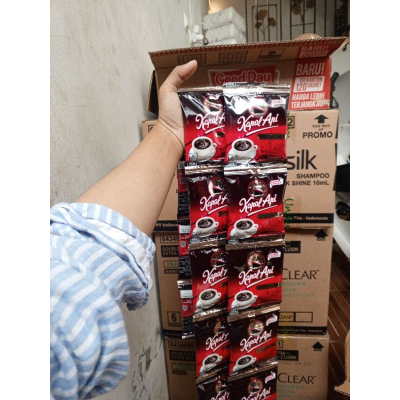 

Kopi Kapal Api Spesial Mix + Gula 23g isi 10pcs/renceng