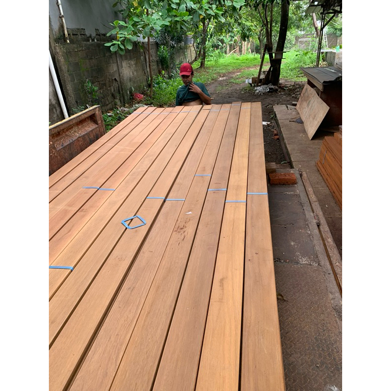 decking kayu ulin batangan