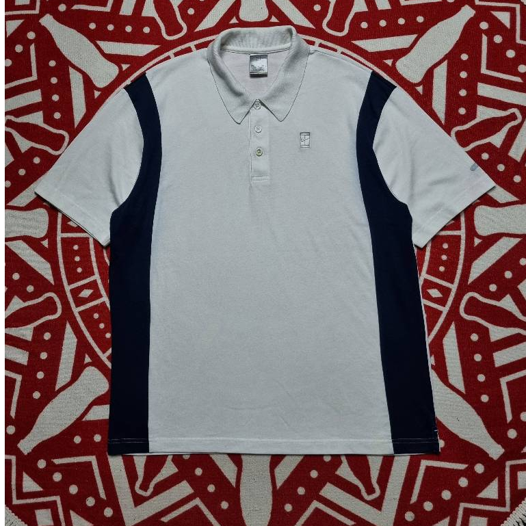 Nike court vintage kaos kerah