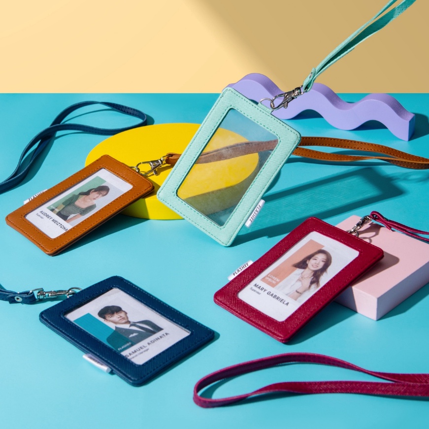 

KP8 Flashee Mika ID Card Holder Plastik Bolak Balik Leyna ID Card Name Tag Kulit Dua Sisi Transparan Kulit PU