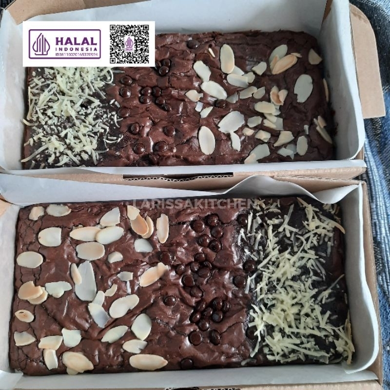 

HALAL Fudgy Brownies Shiny Crust 20x10 cm | parsel hampers Larissa Kitchen