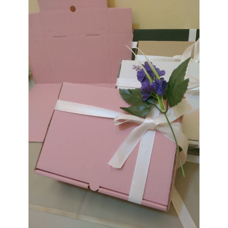 

BOX GIFT / KOTAK KADO / KOTAK HAMPERS ( Warna bisa Pilih )