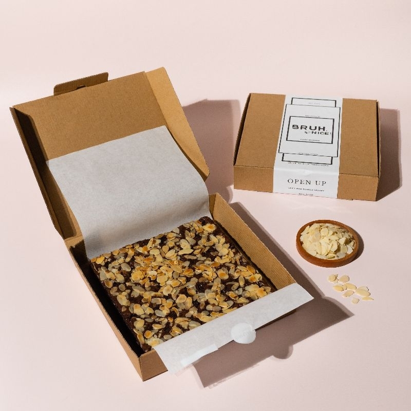 

Classic Almond Large