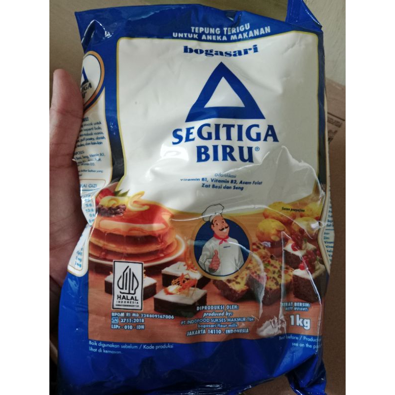 

TEPUNG TERIGU SEGITIGA BIRU 1 KG