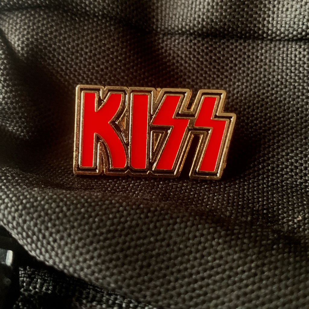 PIN BAND KISS / PIN ENAMEL BAND