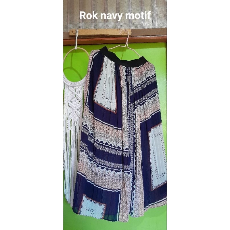 Rok Maxi Motif Kotak-kotak Antik Navy
