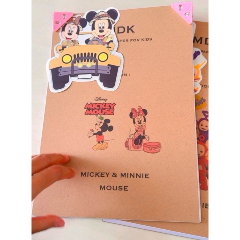 

MDK PAKET Kertas Mewarnai MANILA TEBAL tema MICKEY&MINNIE MOUSE isi 15 lembar