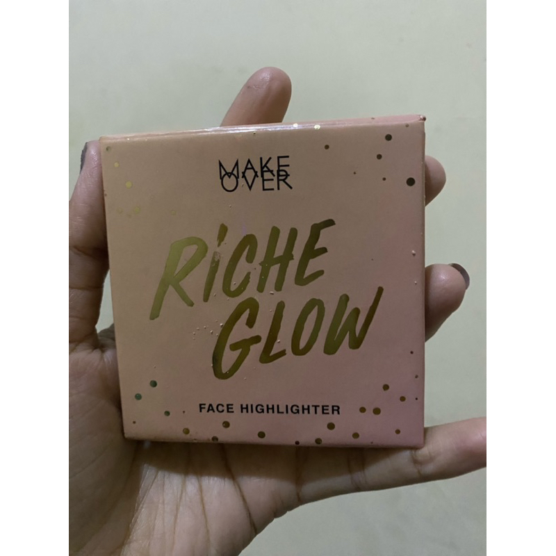 PRELOVED Make Over RICHE GLOW Face Highlighter