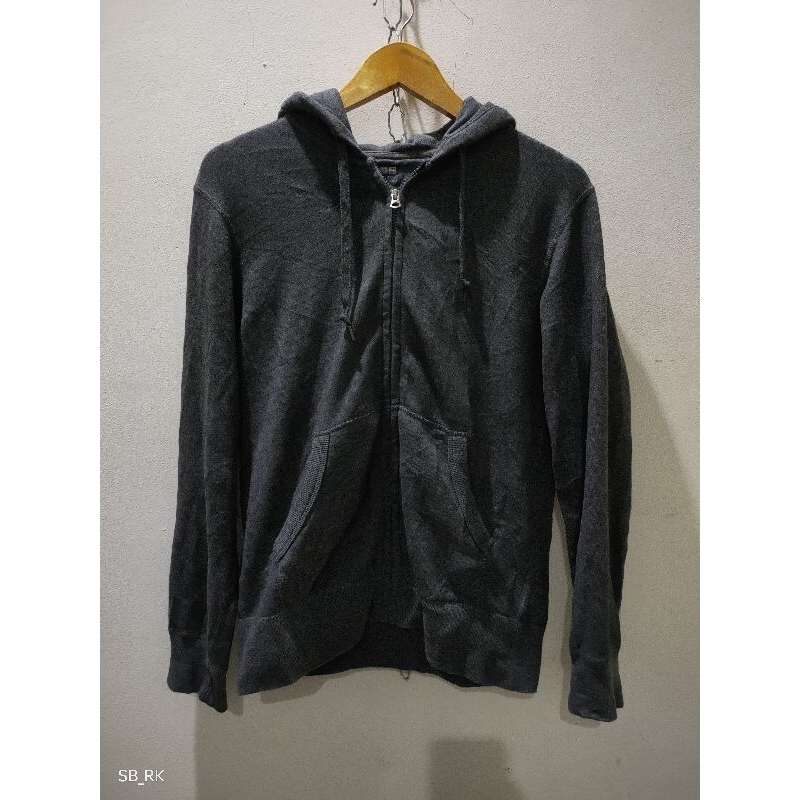 jaket zipper hoodie uniqlo abu ori