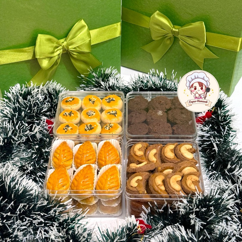 

DM - 4in1 Paket Hampers Kue Kering Hari Raya Natal dan Tahun Baru Toples Ukuran 350 gram Nastar Natal Hampers Kue Kering Cookies / Christmas Hampers / Kue Nastar / Kue Coklat Kacang Mede / Kue Coklat Chocochips / Kue Kacang Skippy