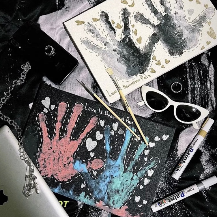 

Pusat Obral DIY Handprint Painting KIT Cap 2 Tangan Kanvas Lukis Uk 2x3 Paket 2 Kanvas Hitam Kanvas Putih Termasuk Easel Tripod Kuas Spidol