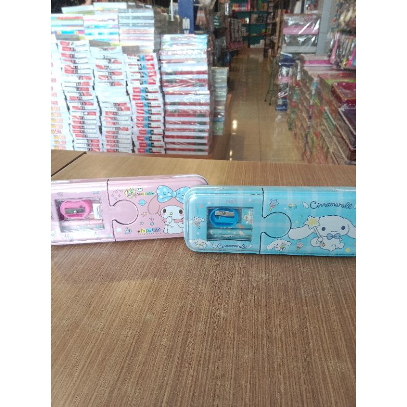 

Tempat Pensil Kaleng Set Motif Sanrio