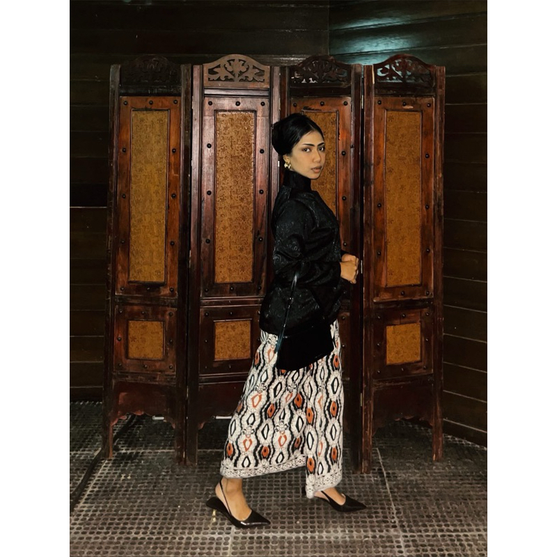 Kebaya Janggan Gadis Kretek Dian Sastro by NithaRahadi