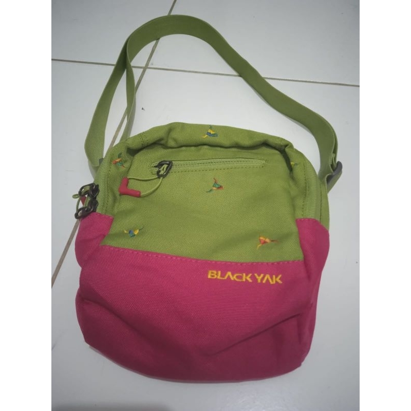 Tas Sling Black Yak hijau