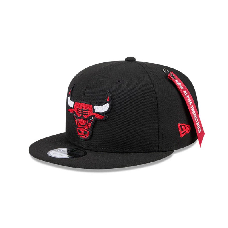 TOPI NEWERA X ALPHA INDUSTRIES X CHICAGO BULLS BLACK 9FIFTY CAP