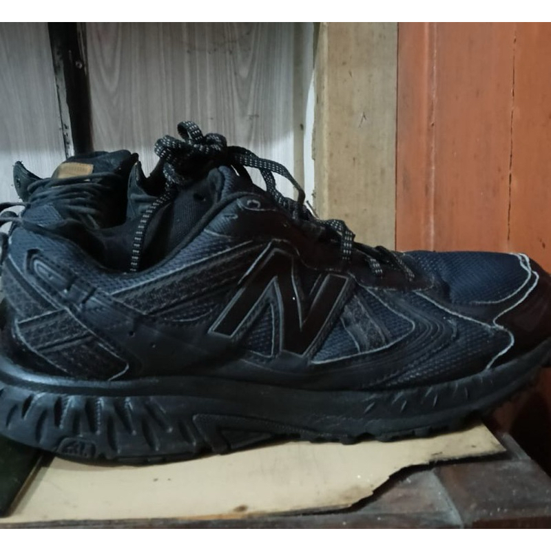 Sepatu NB trail running 410 V5