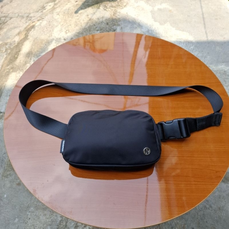 Lululemon Everywhere Belt Bag