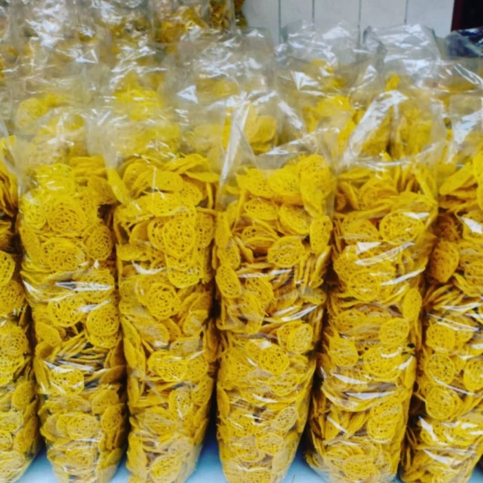 

kerupuk mie kuning mentah kecil (ciplok)1kg