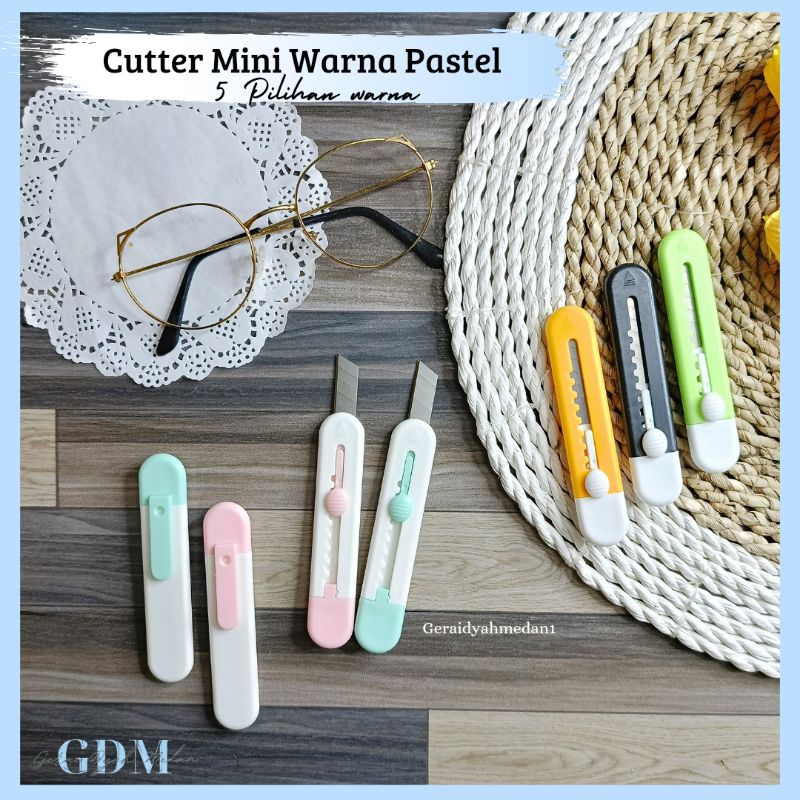 

Cutter Mini Warna Pastel