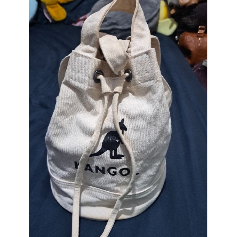 Tas Kangol Serut Putih. Dengan Top Handle dan Sling/Selempang