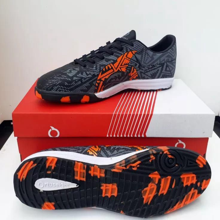 Kualitas Handal  TERBARU PAKET KOMPLIT FREE ONGKIRSepatu Futsal Ortuseight Volt Batik TerBaru Dewasa