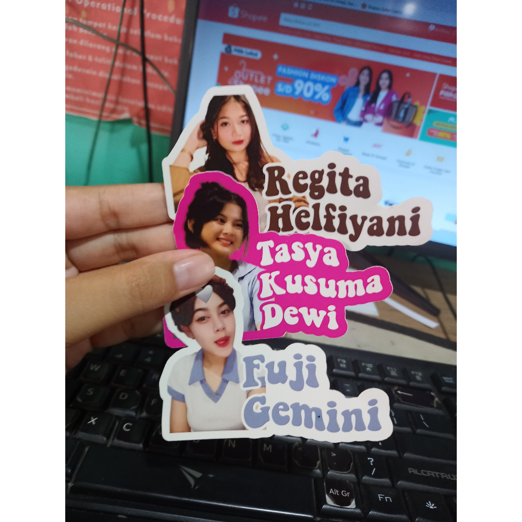 

STIKER CUSTOM FOTO dan Tulisan Nama - Cetak Photo Stiker Waterproof