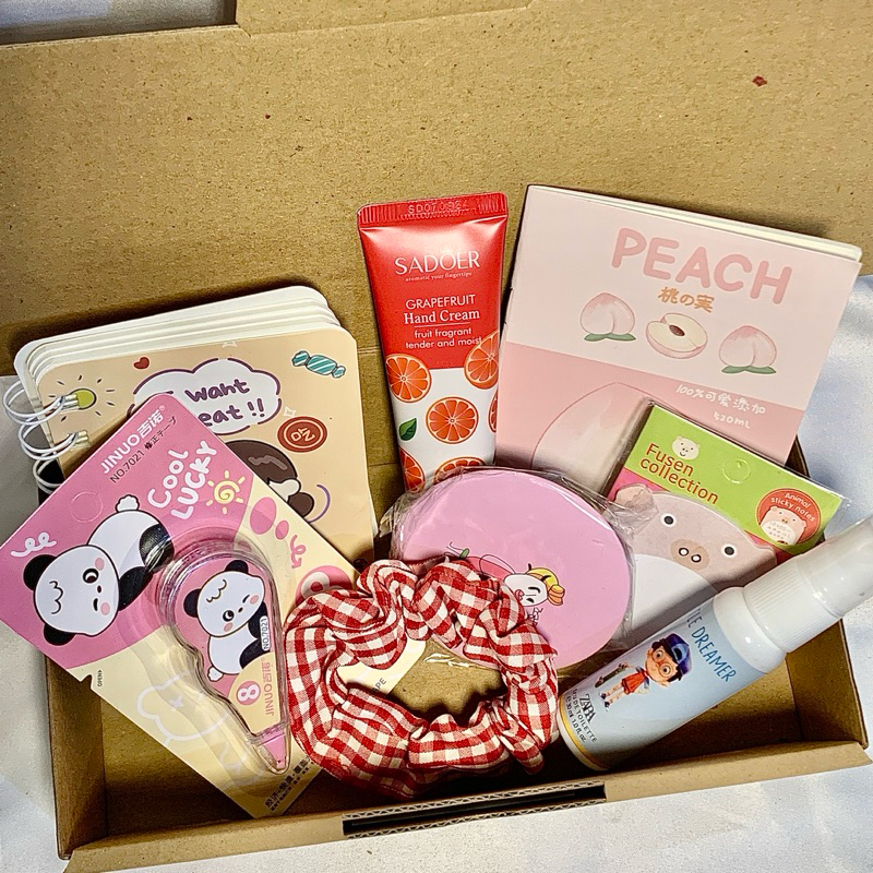 

Giftbox/Hadiah/Hampers Alat tulis aestetik untuk anak sekolah cewe 8 in 1