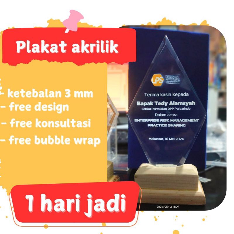 plakar akrilik plakat akrilik custom plakat wisuda plakat kayu plakat foto