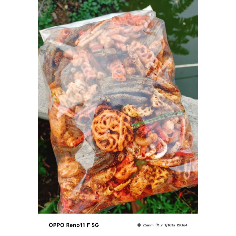 

Krupuk Seblak Mix krupuk Seblak Campur Jengkol Bawang Makaroni Beton Pedo Mawar putih Pedas Daun jeruk 1kg