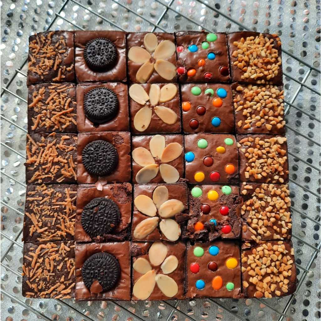 

.Sekat 25 - Brownies Bebas Pilih Topping Custom Ucapan ( SCP )