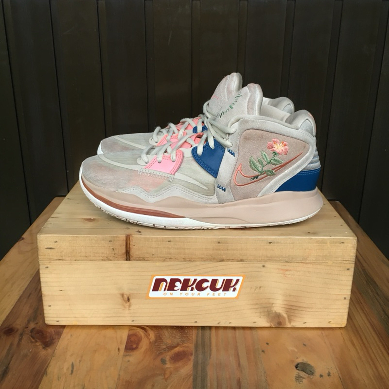 NIKE KYRIE 8 INFINITY FLORAL (size 40,5)