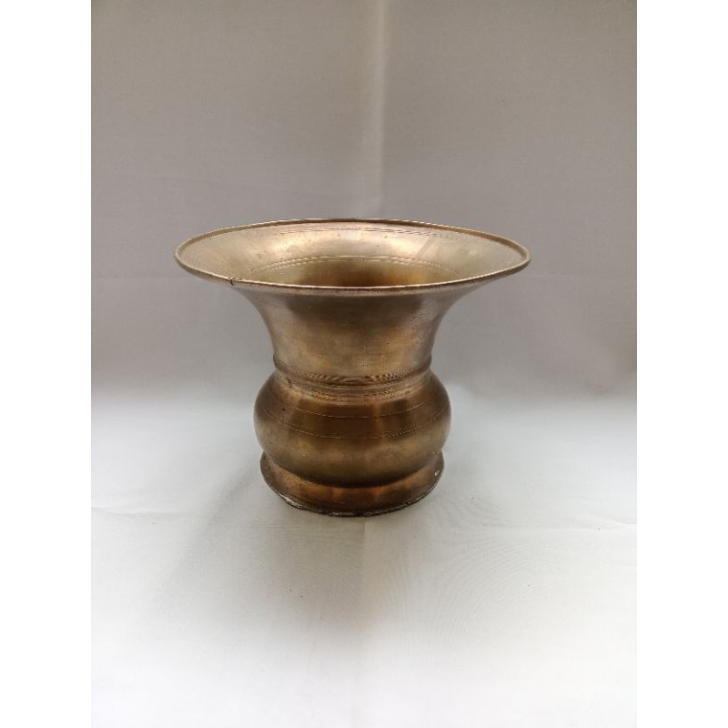 Guci Lawas Bahan Kuningan Asli Atau Kinangan