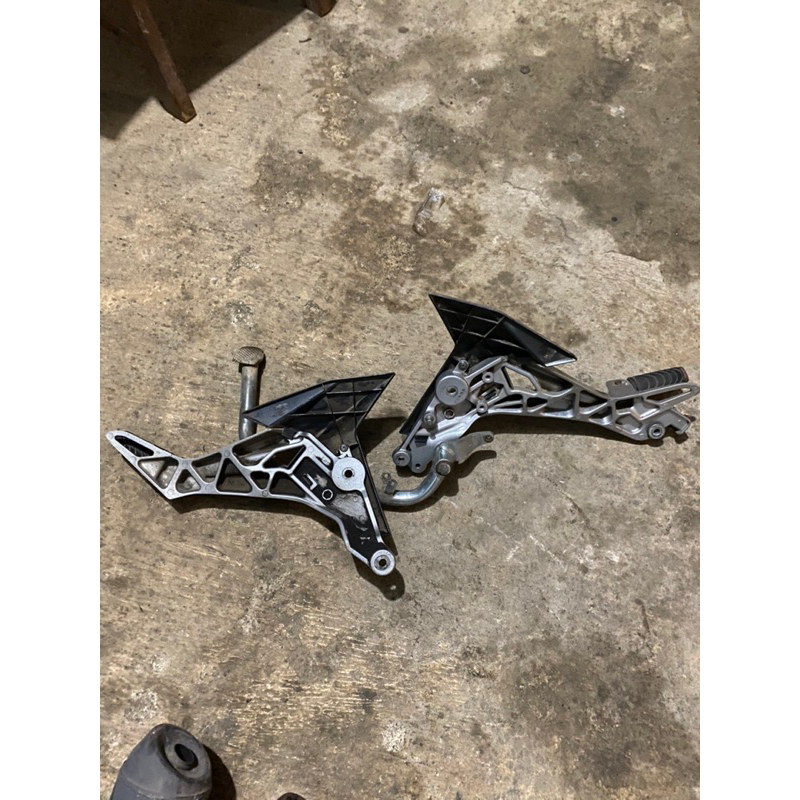 footstep belakang pijakan kaki belakang Supra x 125 fi K41 original utuh set pedal rem step bostep b