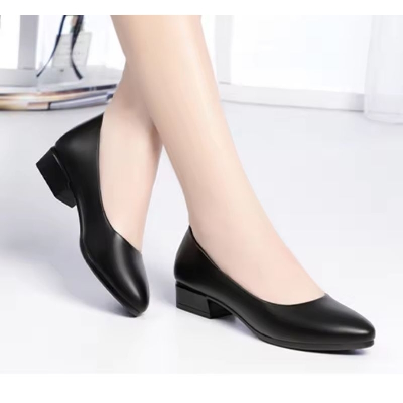 Sepatu Kerja Wanita Hitam MCDV High MiuMiu Flat Shoes Heels dengan Desain
Nyaman Berbentuk Toe Bulat