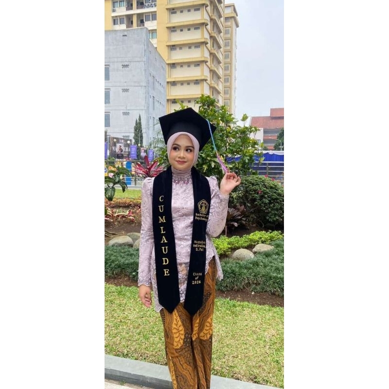 (1 HARI JADI ) SELEMPANG WISUDA BORDIR BLUDRU /SELEMPANG WISUDA/SELEMPANG BORDIR/SELEMPANG