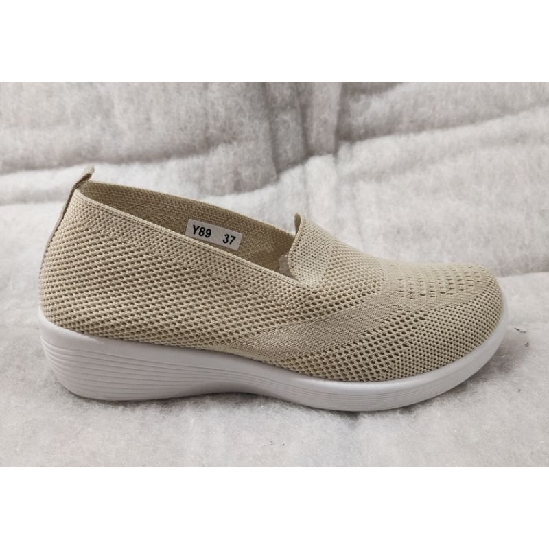 Sepatu sneaker olahraga wanita sport shoes