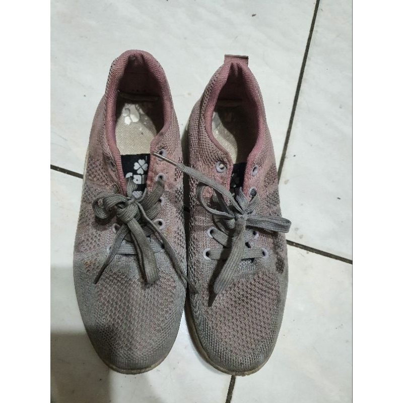 Preloved Sepatu Cani Wendy Running Shoes Ukuran 40