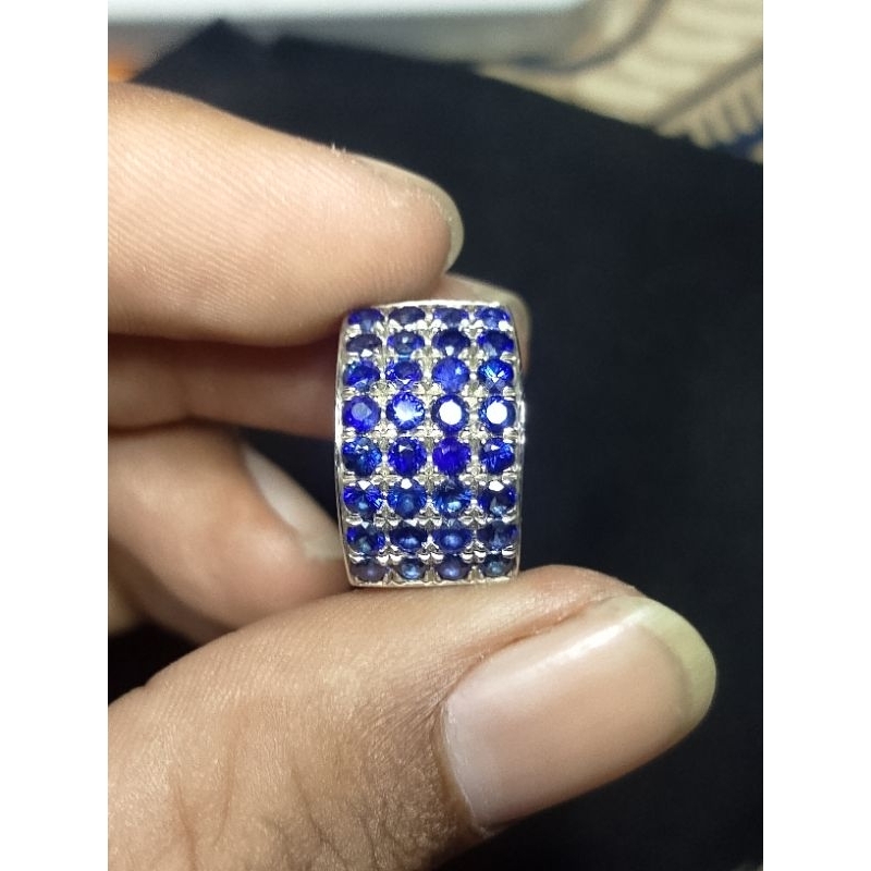Natural Royal Blue Sapphire Stempel