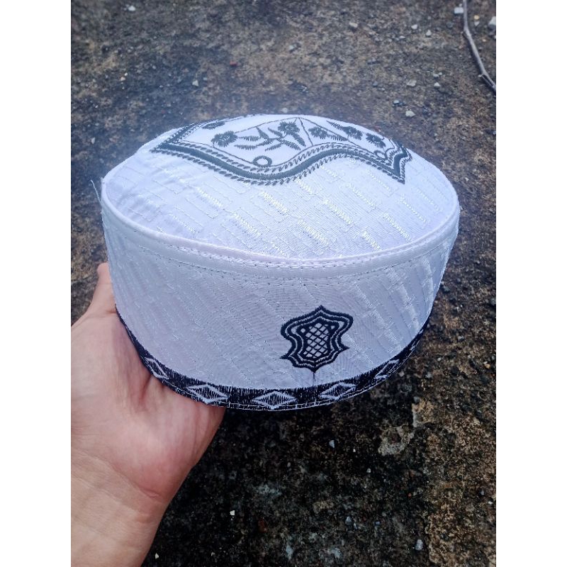 peci terompah peci Malaysia putih list hitam termurah nyaman elegant bordir asli bukan sablon ukuran