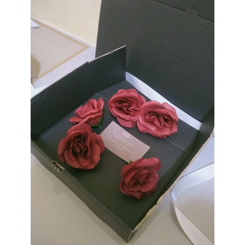 

JASA BUNGKUS KADO ( BARANG BISA REQUEST)