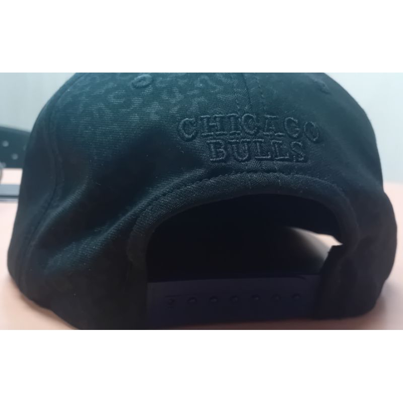 Topi NBA Chicago Bulls logo besi