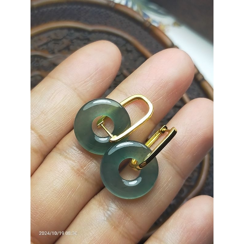 Anting gipsy Giok Burma Icy Green Donat emas 17k AU750 bersertifikat