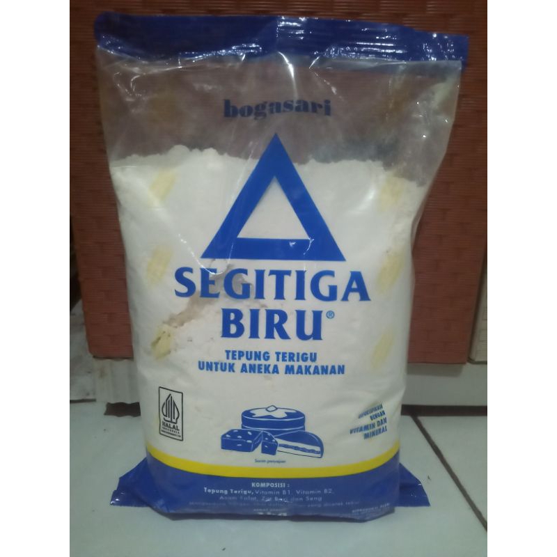 

TEPUNG TERIGU SEGITigA BIRU kemasan 1kg produksi boga sari